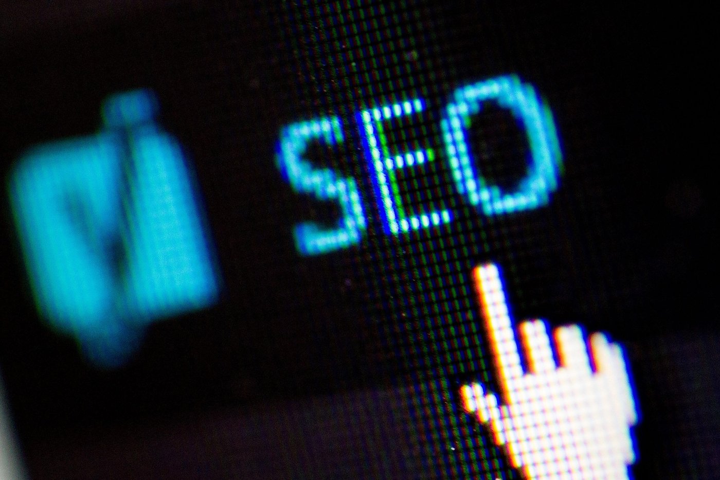Gros plan sur le mot SEO affiché à l'écran